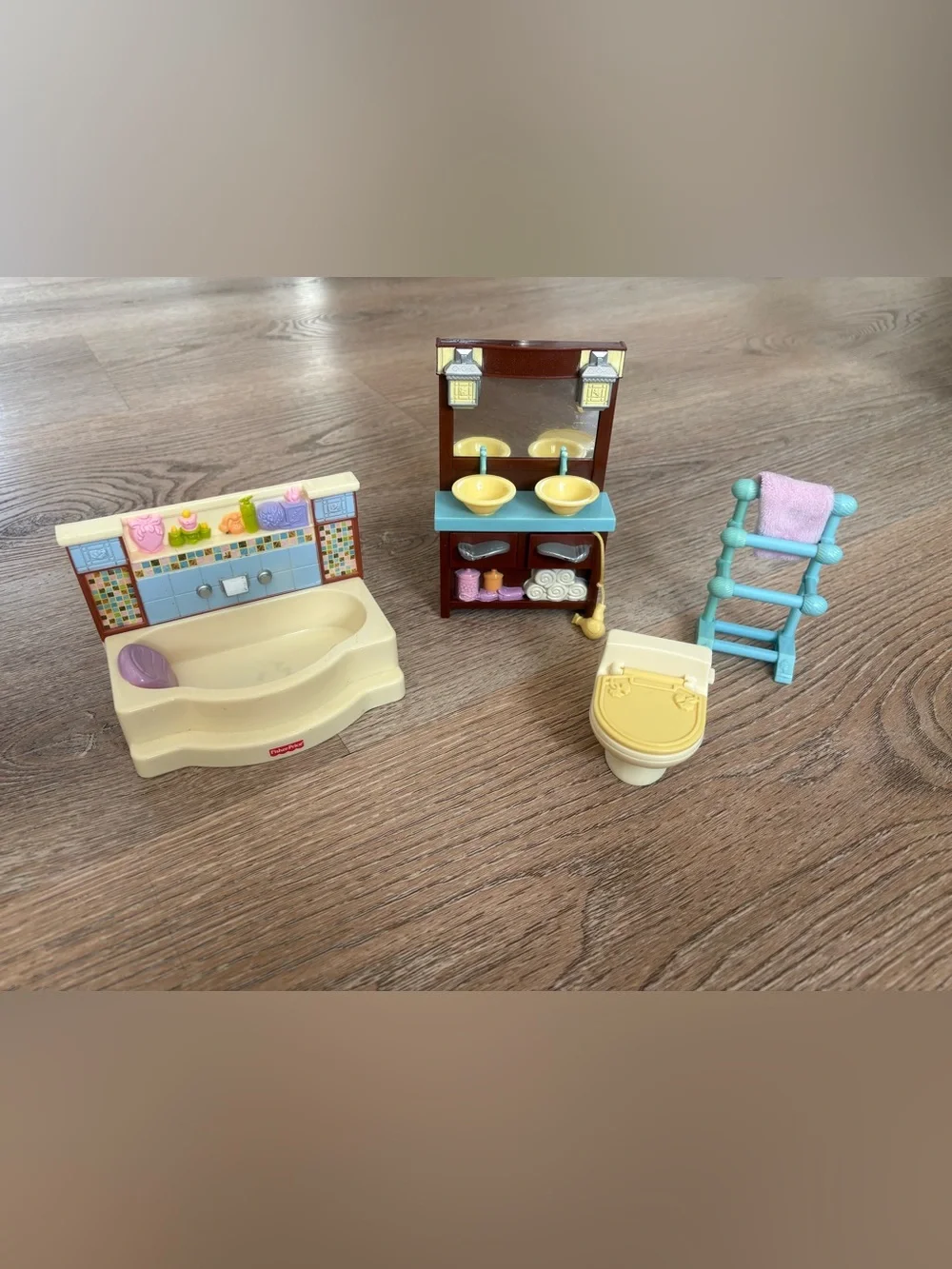 Fisher Price Loving Family 2008 Bathroom Tub Vanity Toilet Towel Rack